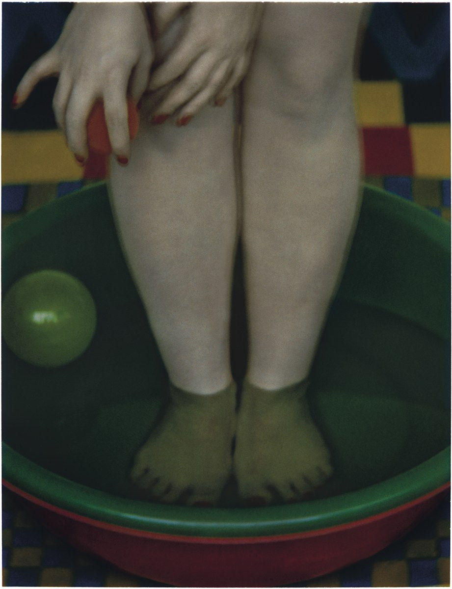 Sarah Moon, Le bain des pieds, 1998.