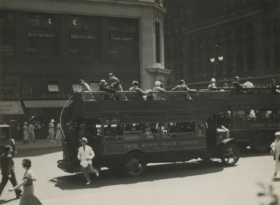 Berenice Abbott, Fith Avenue Coach Company, New York, 1932.