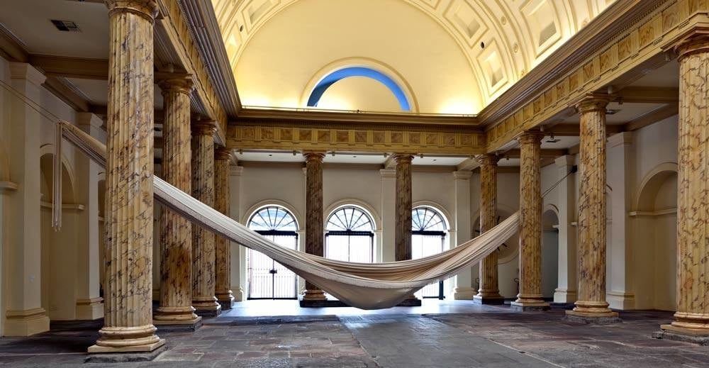 Laura Lima, Rede [Hammock], 2010