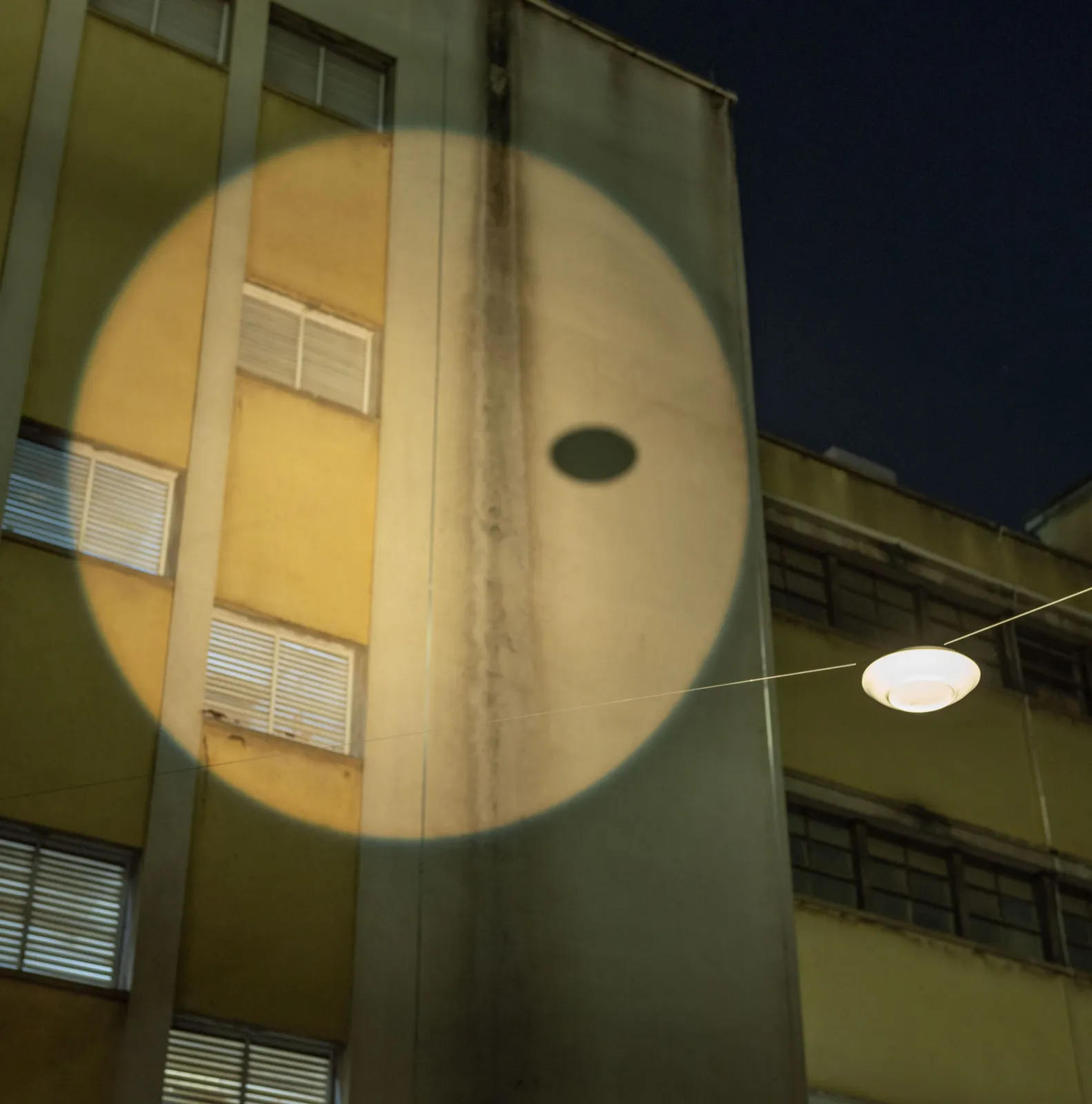 Laura Lima, Disco Voador (múltiplo), 2023