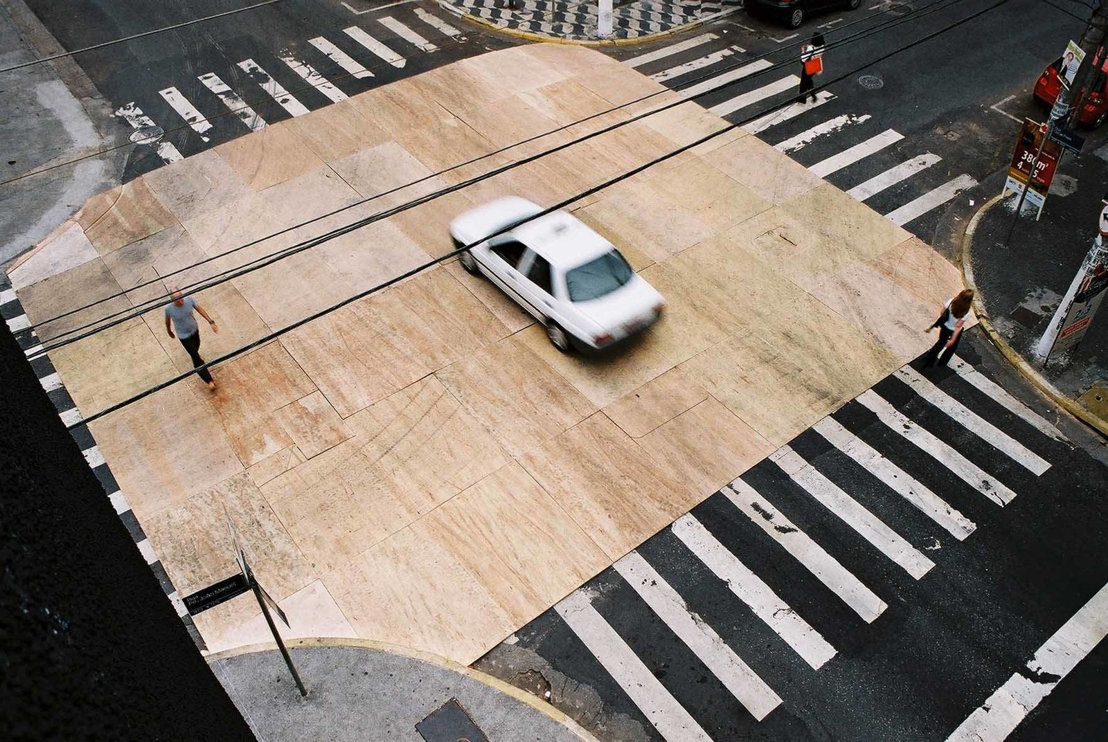 Renata Lucas, “Cruzamento” ( Padre João Manuel x Oscar Freire ), 2004