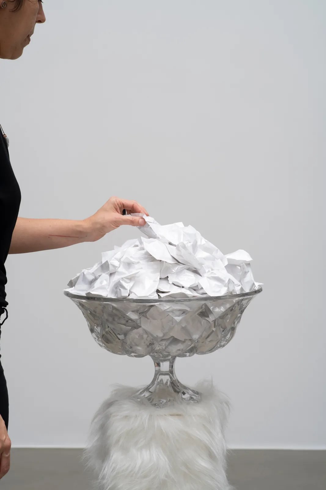 Panmela Castro, Biscoito da sorte, série Residência [Fortune Cookie, from Residence series], 2021