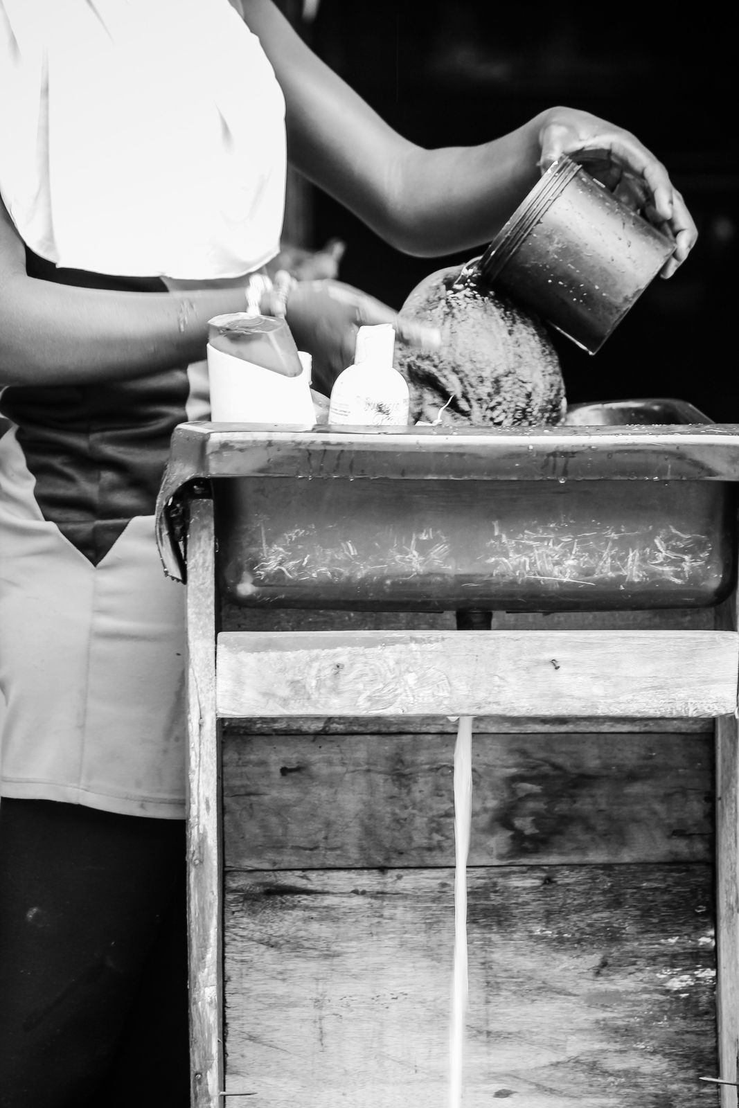 Logo Oluwamuyiwa, Monochrome Lagos , 2013-