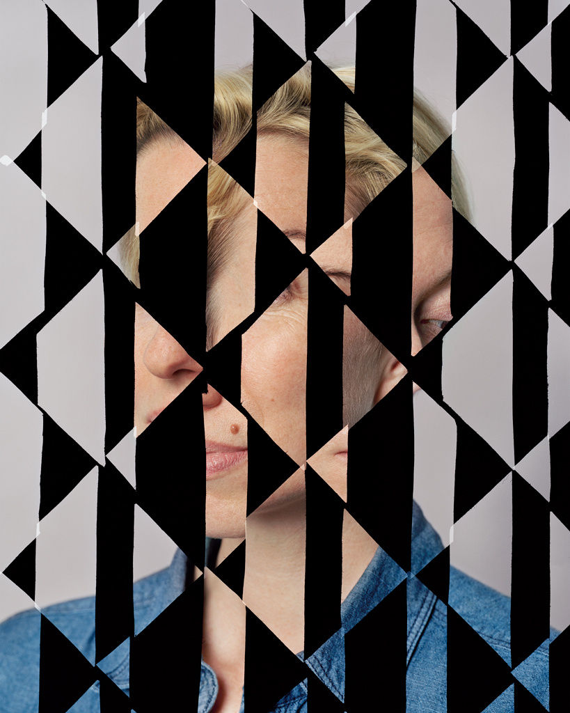 Hannah WHITAKER Blue Shirt Photographie 63,5 x 50,8 cm 25 x 20 inches