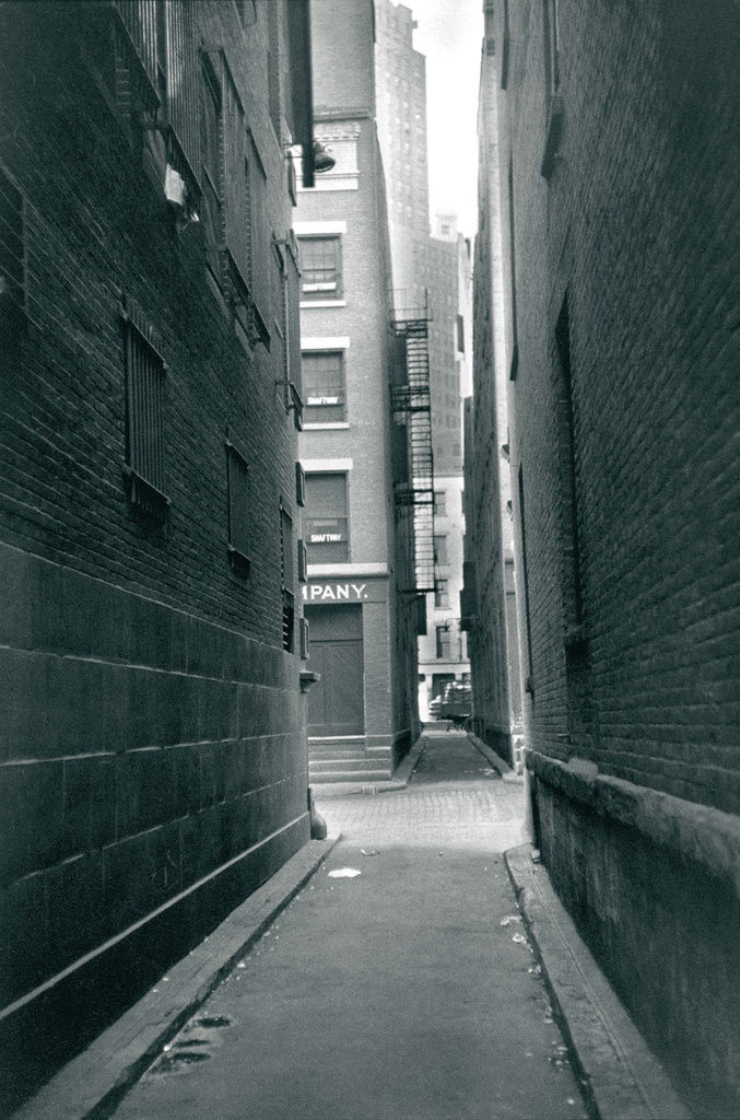 Isabelle Le Minh, Manhattan, New York, 1947 | Série Trop tôt, trop tard (After Henri Cartier-Bresson), 2007