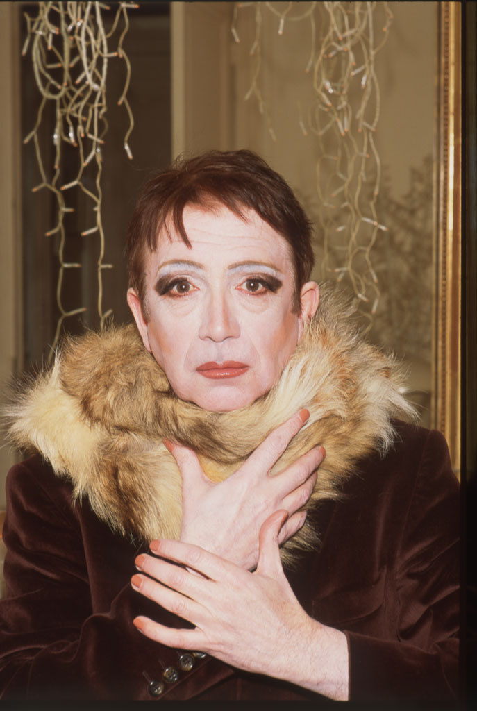 Unglee, Autoportrait au col de fourrure avec mains, 23 février 2012