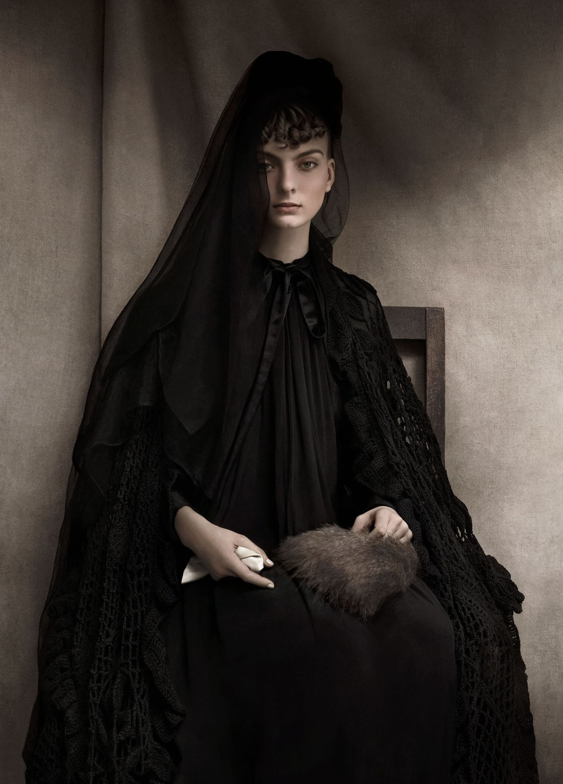 Justine Tjallinks, Lady in waiting, series "Modern Times", 2021