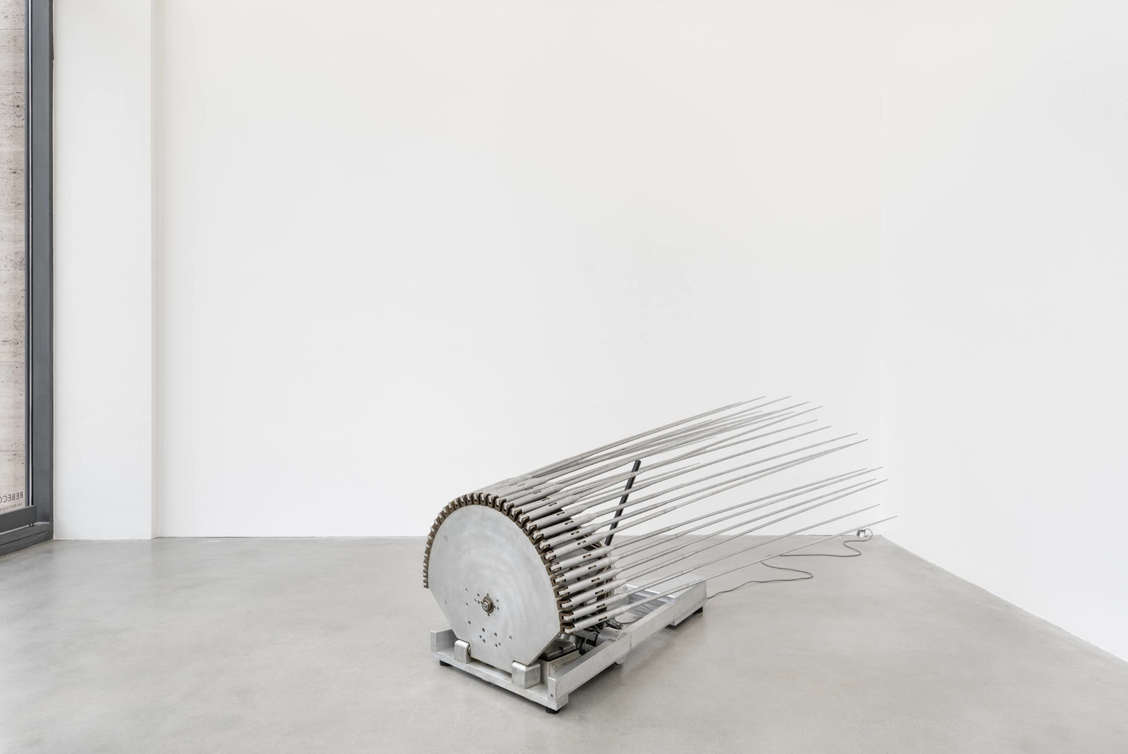 Rebecca Horn, Pfauenmaschine (Peacock Machine), 1982