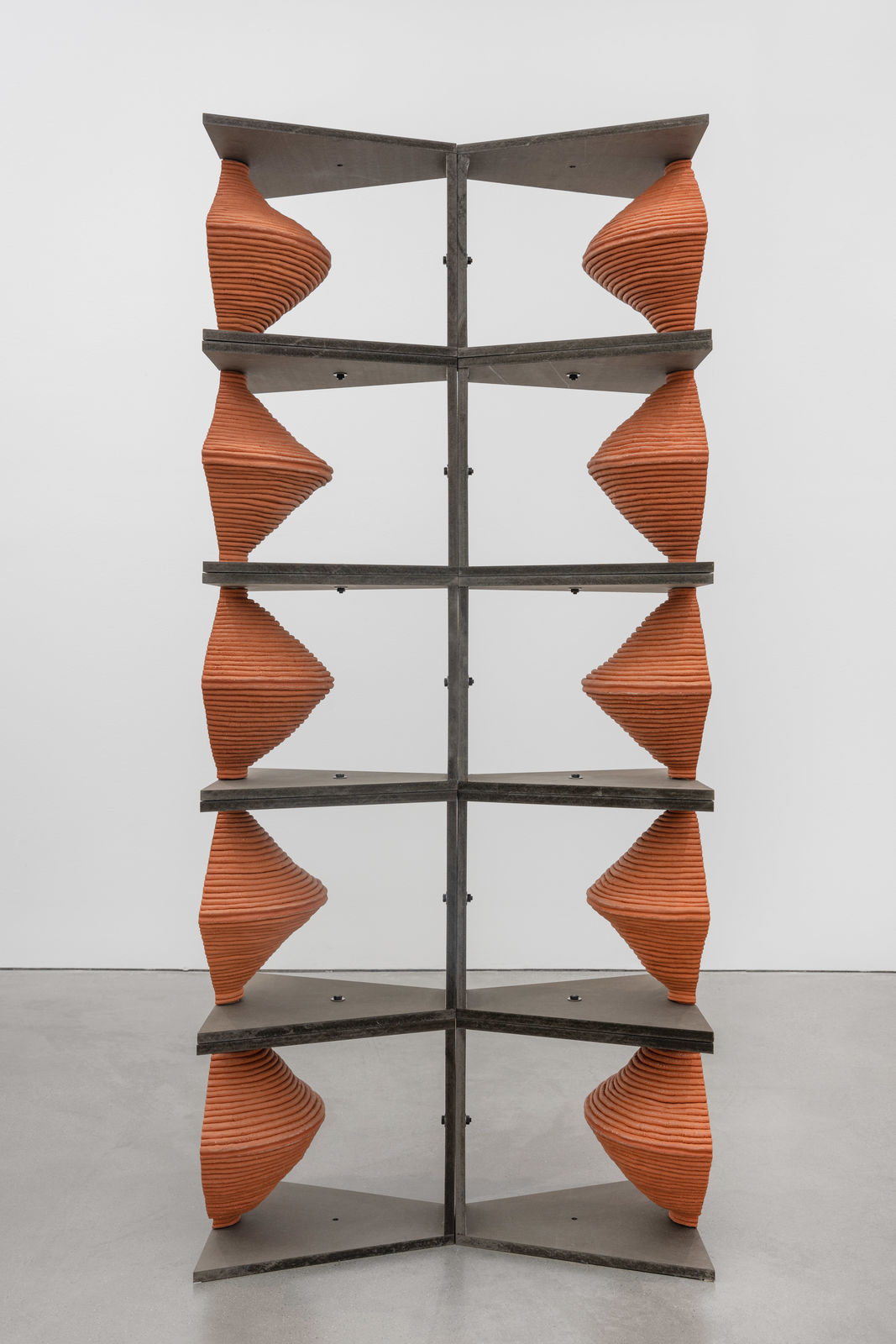 Leunora Salihu, Spiegelachse, 2021