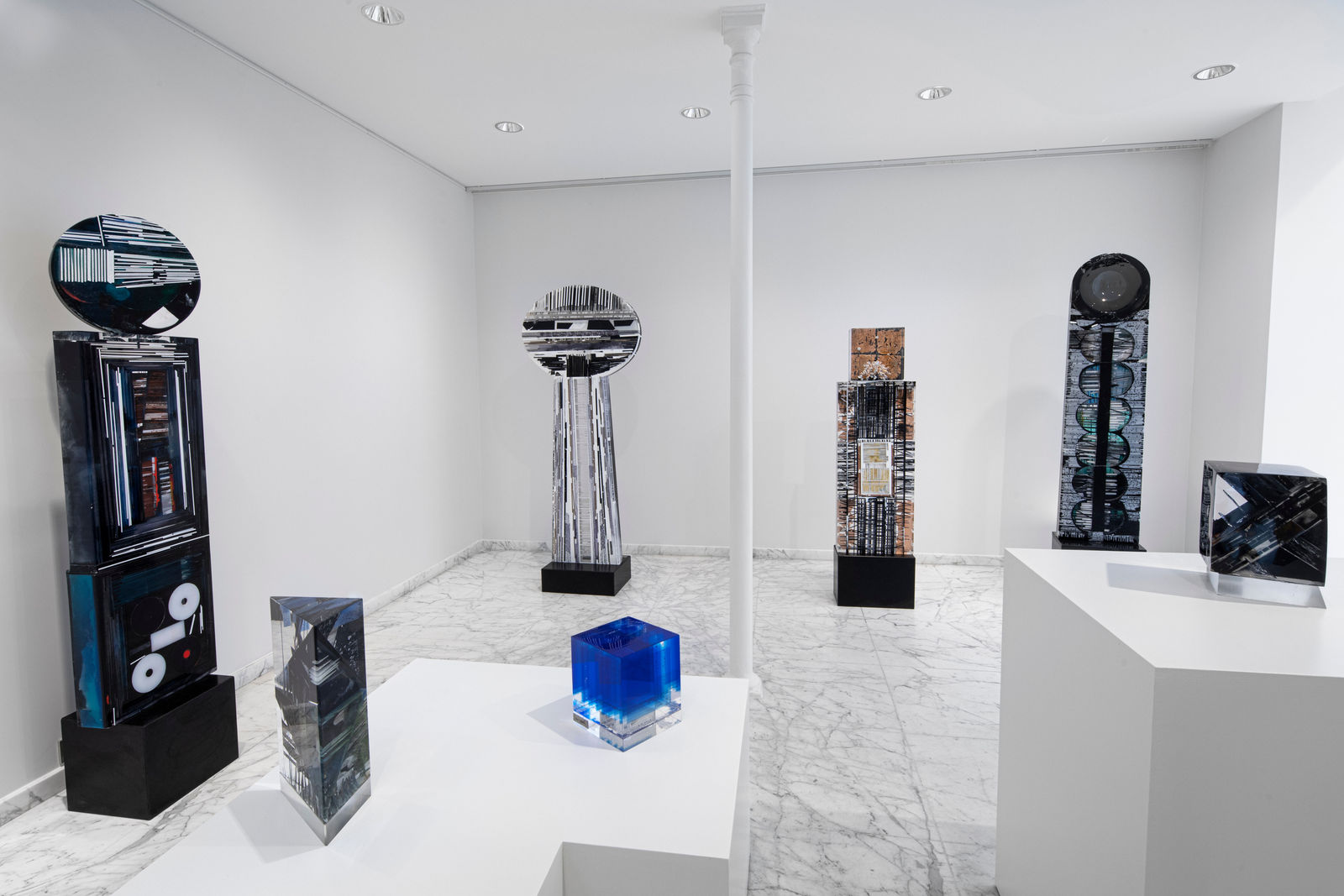 Monique Rozanes, "Stèle Signal", 2021