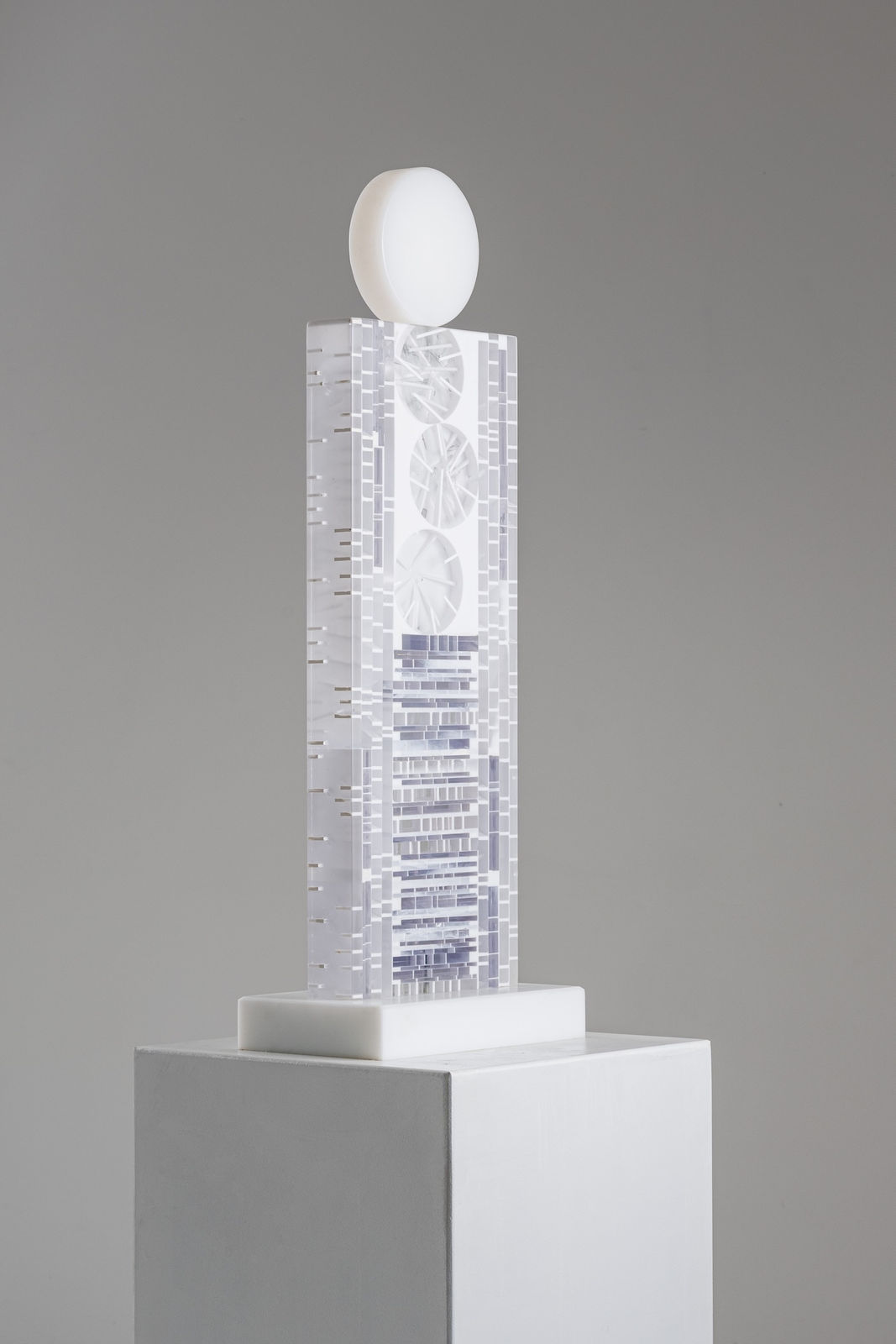 Monique Rozanes, "Idole", 2024