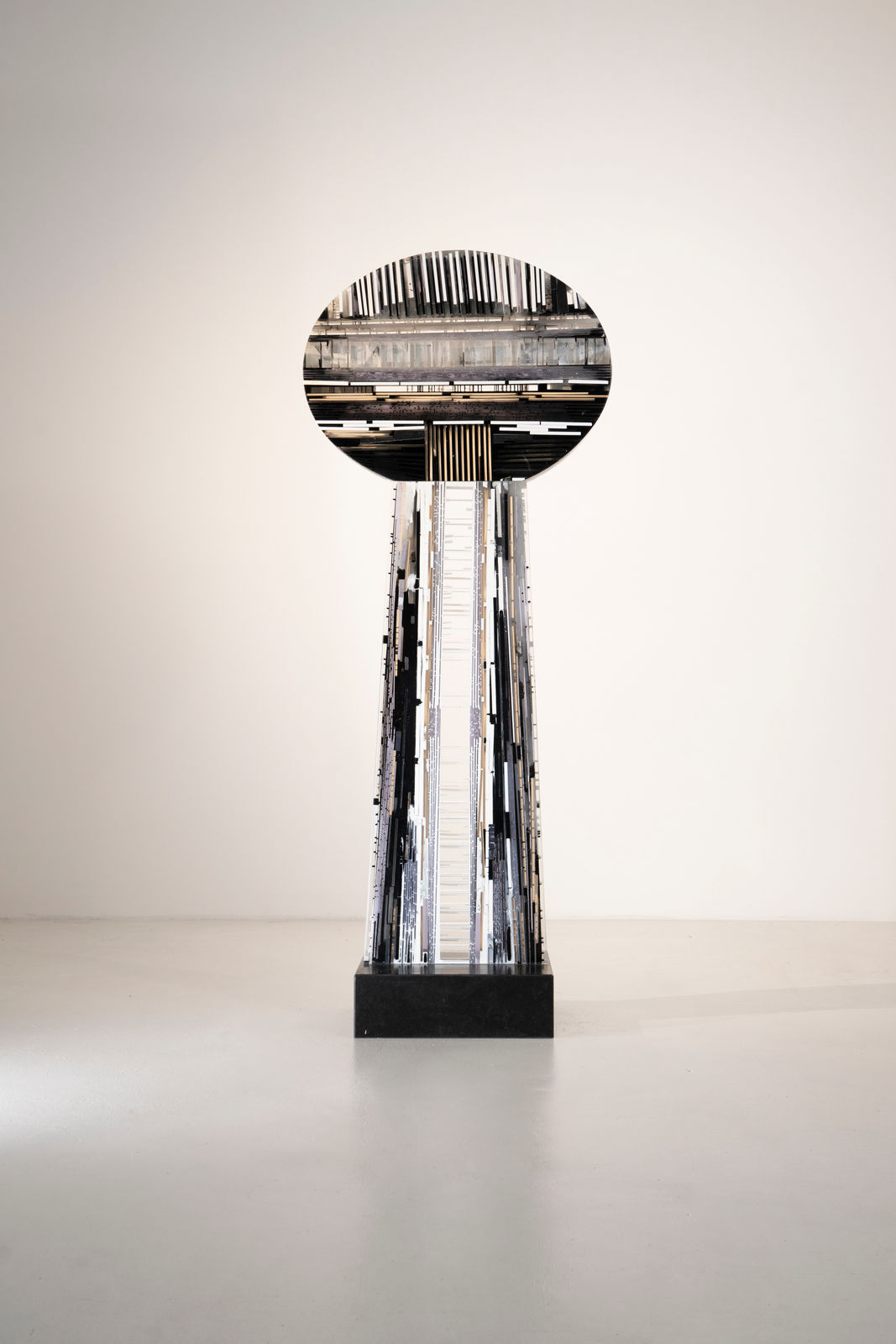 Monique Rozanes, "Stèle Signal", 2021