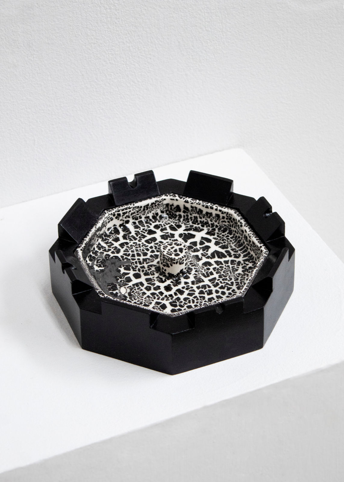 Quentin Vuong, Table ashtray, 2023