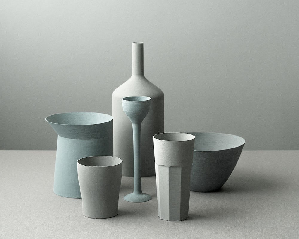 Olena Zubach, Tihožitje v odtenkih sive / Still Life in Shades of Grey, 2025
