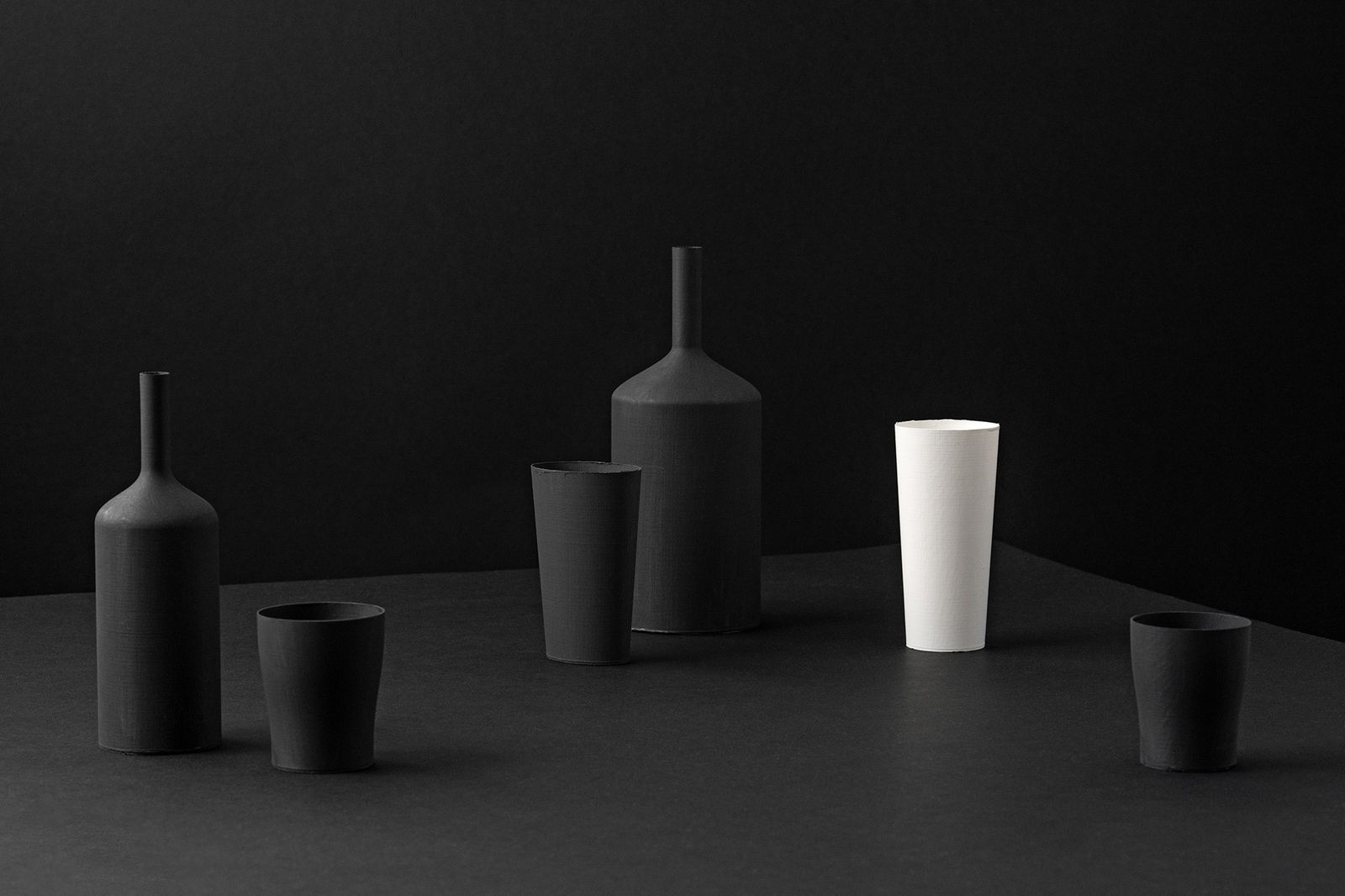 Olena Zubach, Tihožitje z belim kozarcem / Still Life with a White Glass, 2025