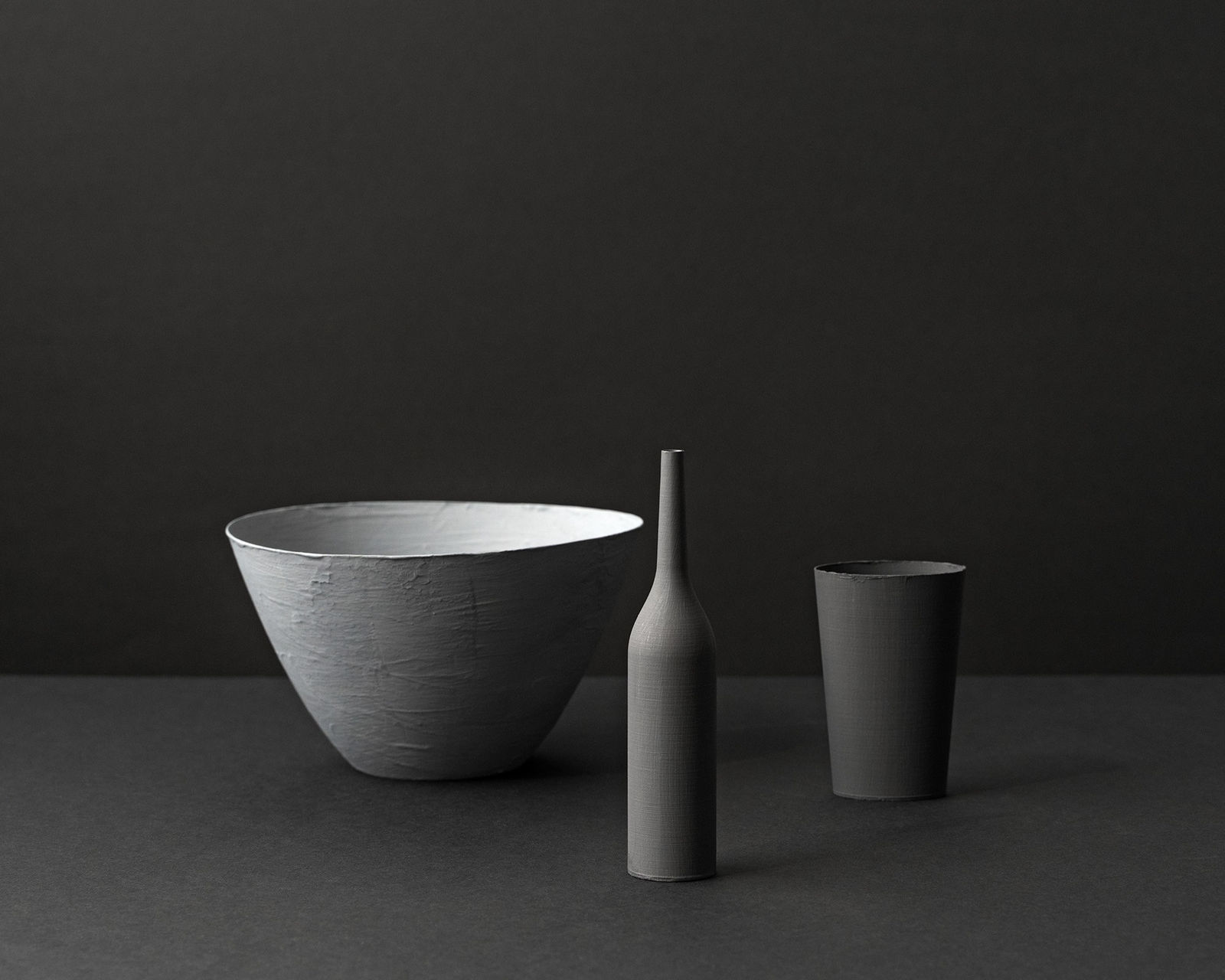 Olena Zubach, Tihožitje s sivo skledo / Still Life with a Grey Bowl, 2025