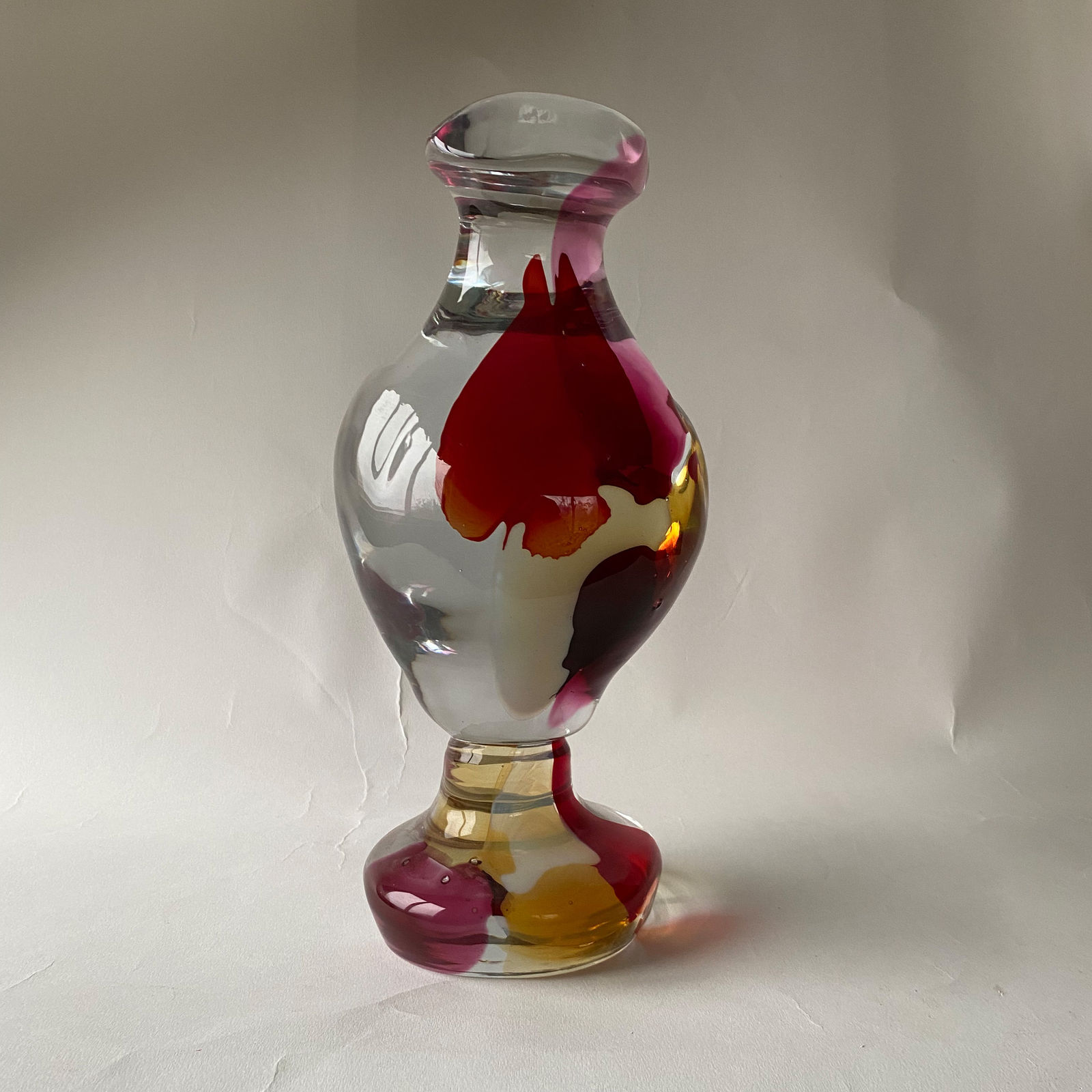 GUNILLA KIHLGREN, MASSIVT GLAS, GULD, RÖD, 2016