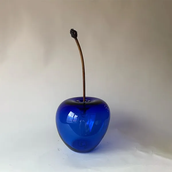 GUNILLA KIHLGREN, BLÅTT KÖRSBÄR, 2024