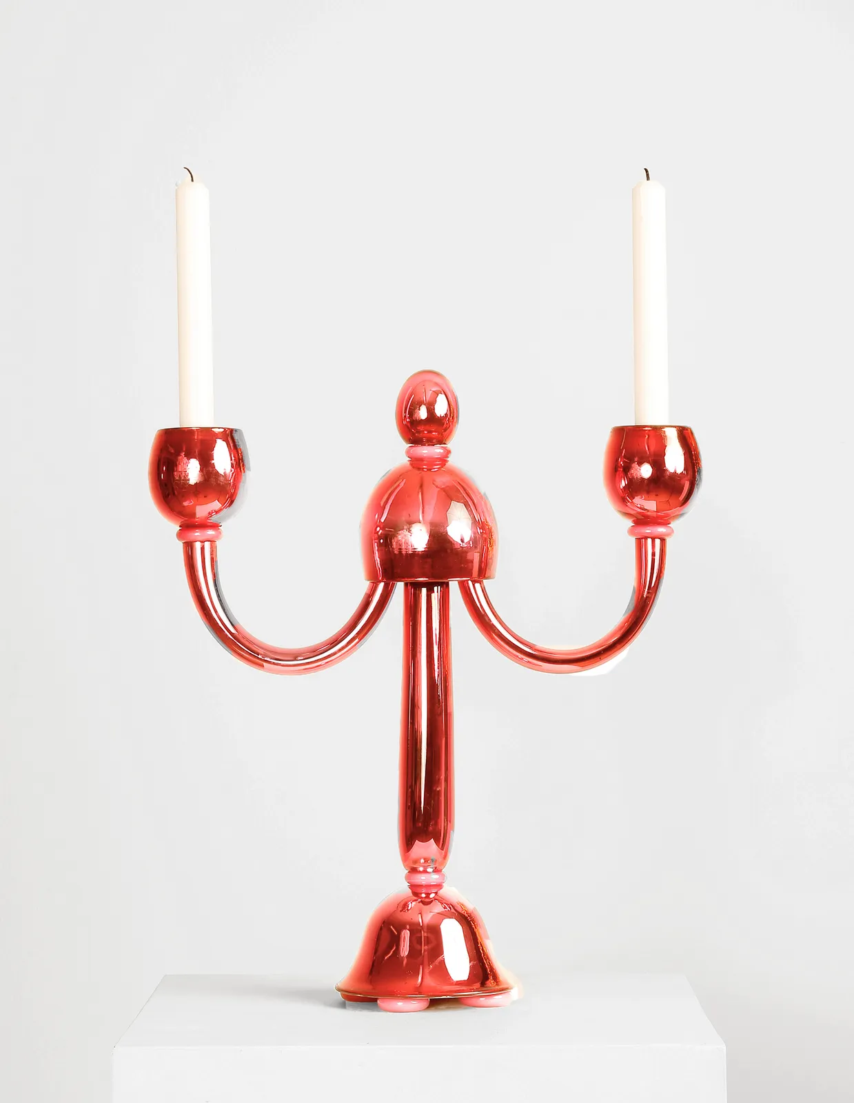 JONAS ROOTH, LAMPETT, RUBINRÖD, I, 2024