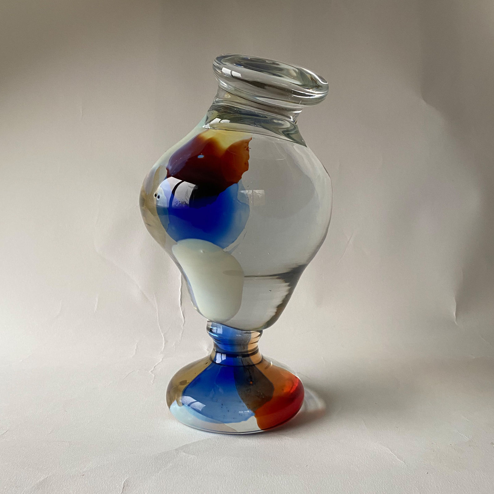 GUNILLA KIHLGREN, MASSIVT GLAS, GULD, GULD, RÖD, BLÅ, 2016