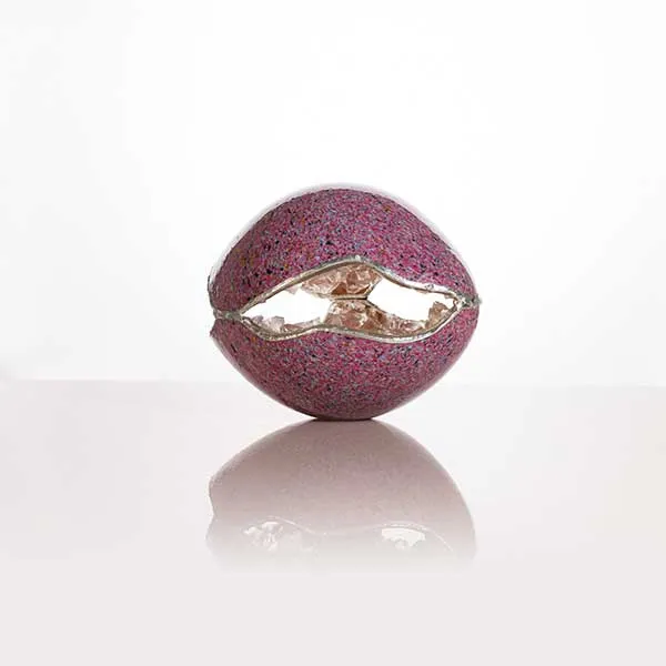 Kristin Larsson, Concha Punctata Rubesco I, 2022