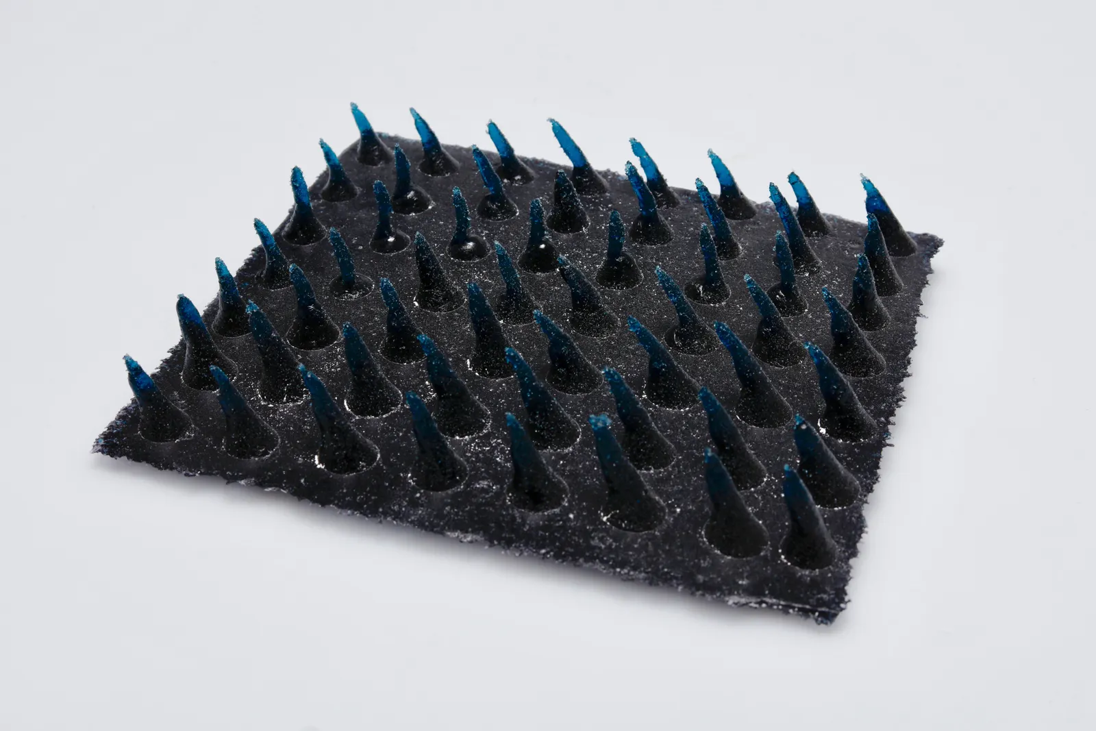 Kira Phoenix K´inan, Reactive Spikes, II, 2017