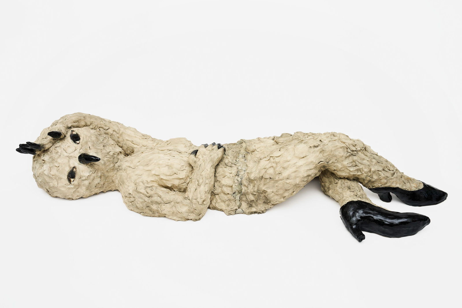 Klara Kristalova, Festtjej / Party Girl, 2025