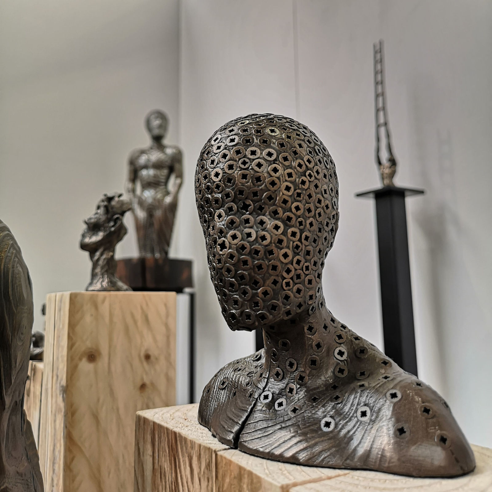 Ed Elliott, Screwed Bust, 2022