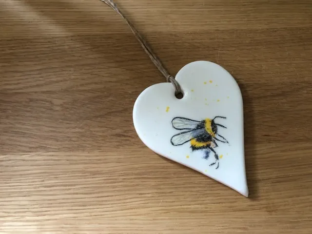 Lois Carson, Bumblebee Heart