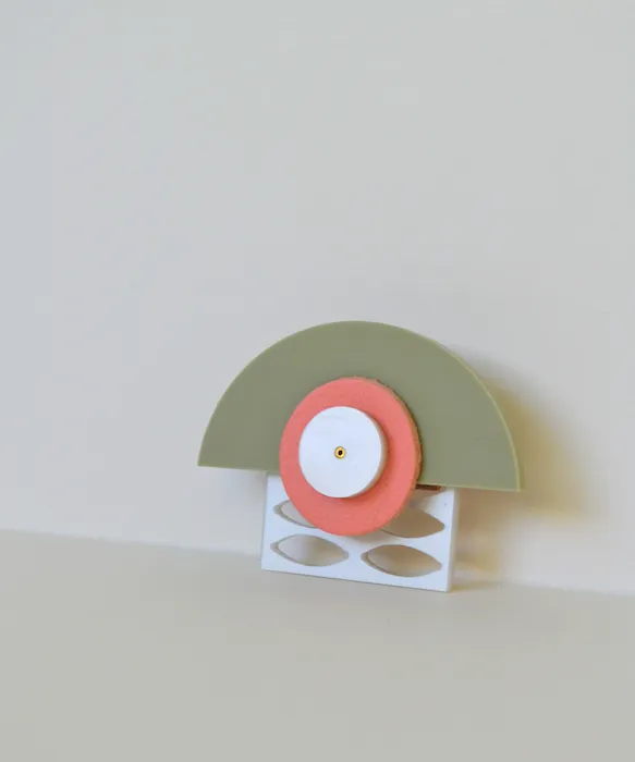 Aubin Stewart, Play Brooch 20.3