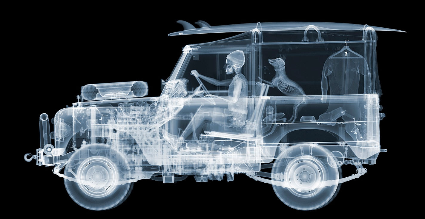 Nick Veasey, Land Rover Surfs Up, 2022