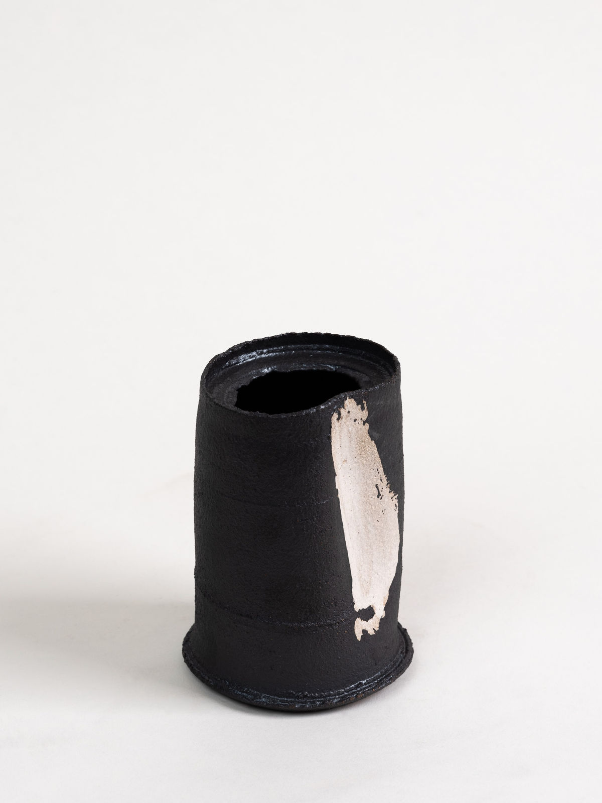 Dan Kelly, Small Pot, 2022