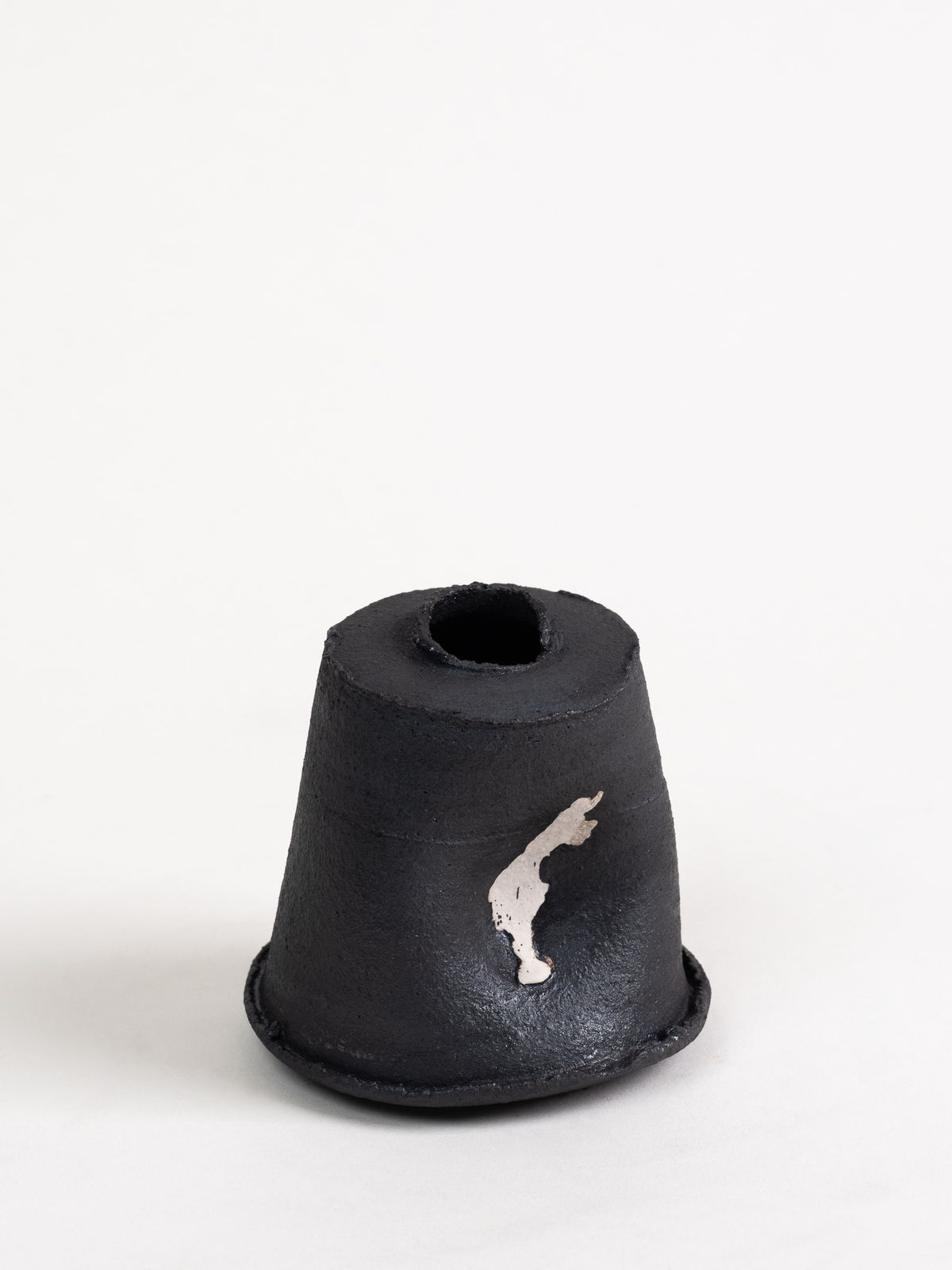 Dan Kelly, Extra Small Pot, 2022