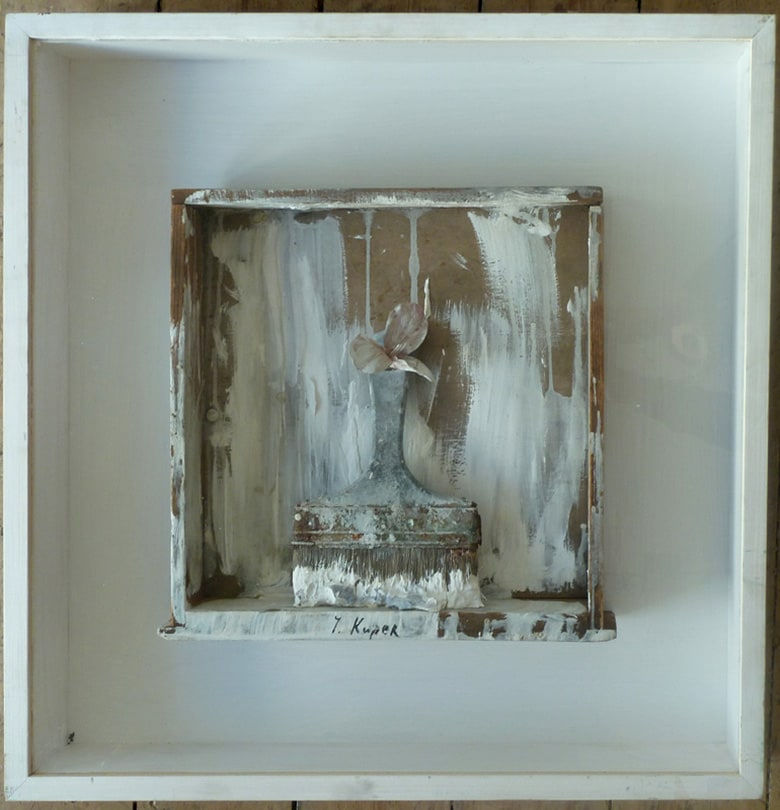 YURI KUPER, Still Life with a Brush and Magnolia