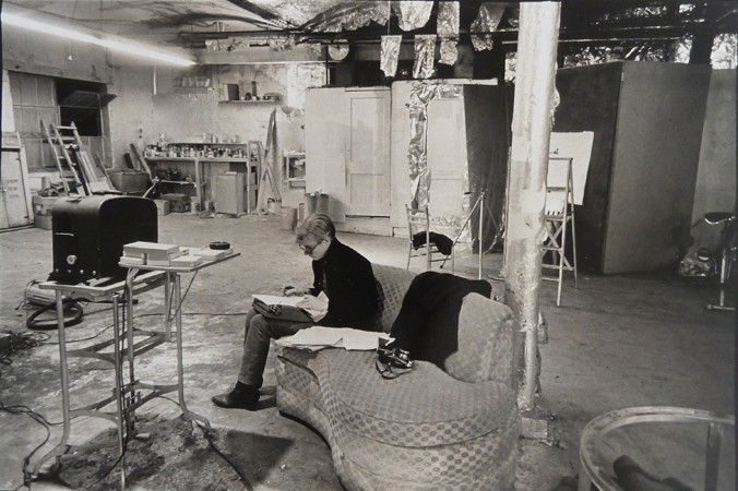 NAT FINKELSTEIN, Andy Warhol´s Factory - Warhol Sitting in the Factory, 1964-67