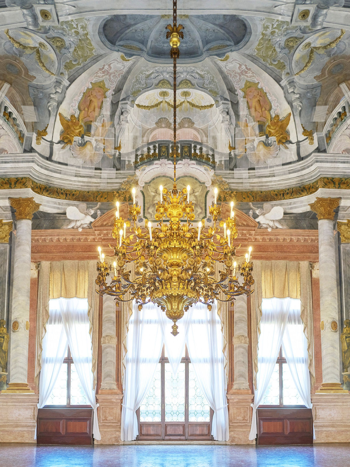 interior photo by Laurie Victor Kay in Grand Salle venezia