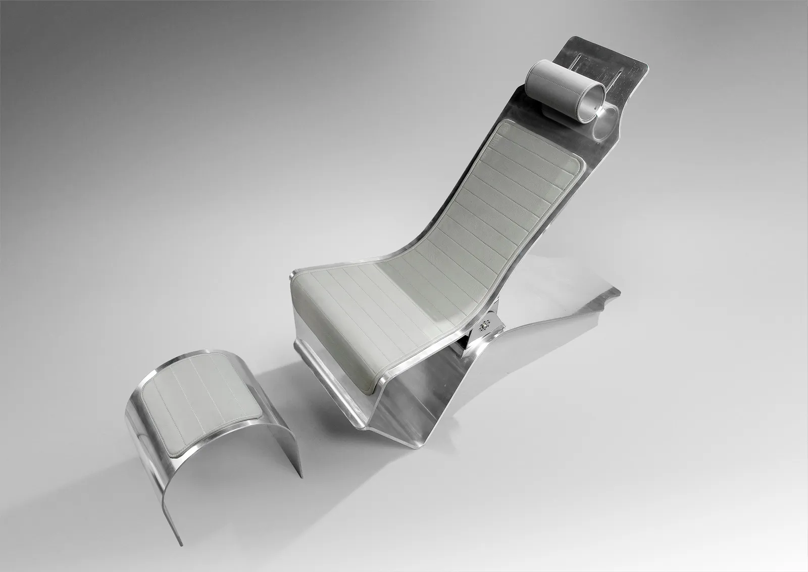 Yonel Lebovici, Lounge chair "Pince sans rire" and footrest, 1986