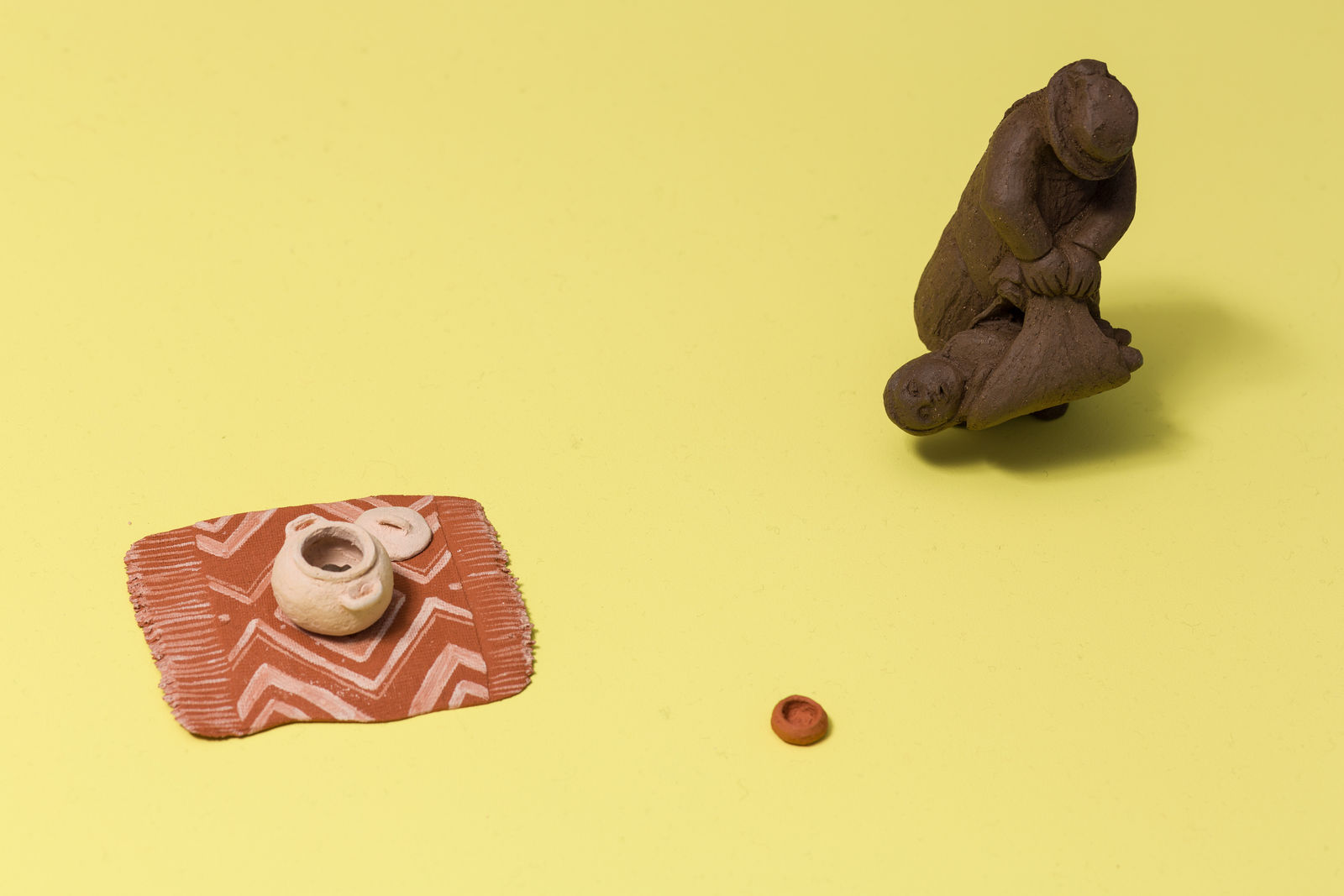 Claudia Martínez Garay, mujer cargando bebe / woman carrying baby, 2019