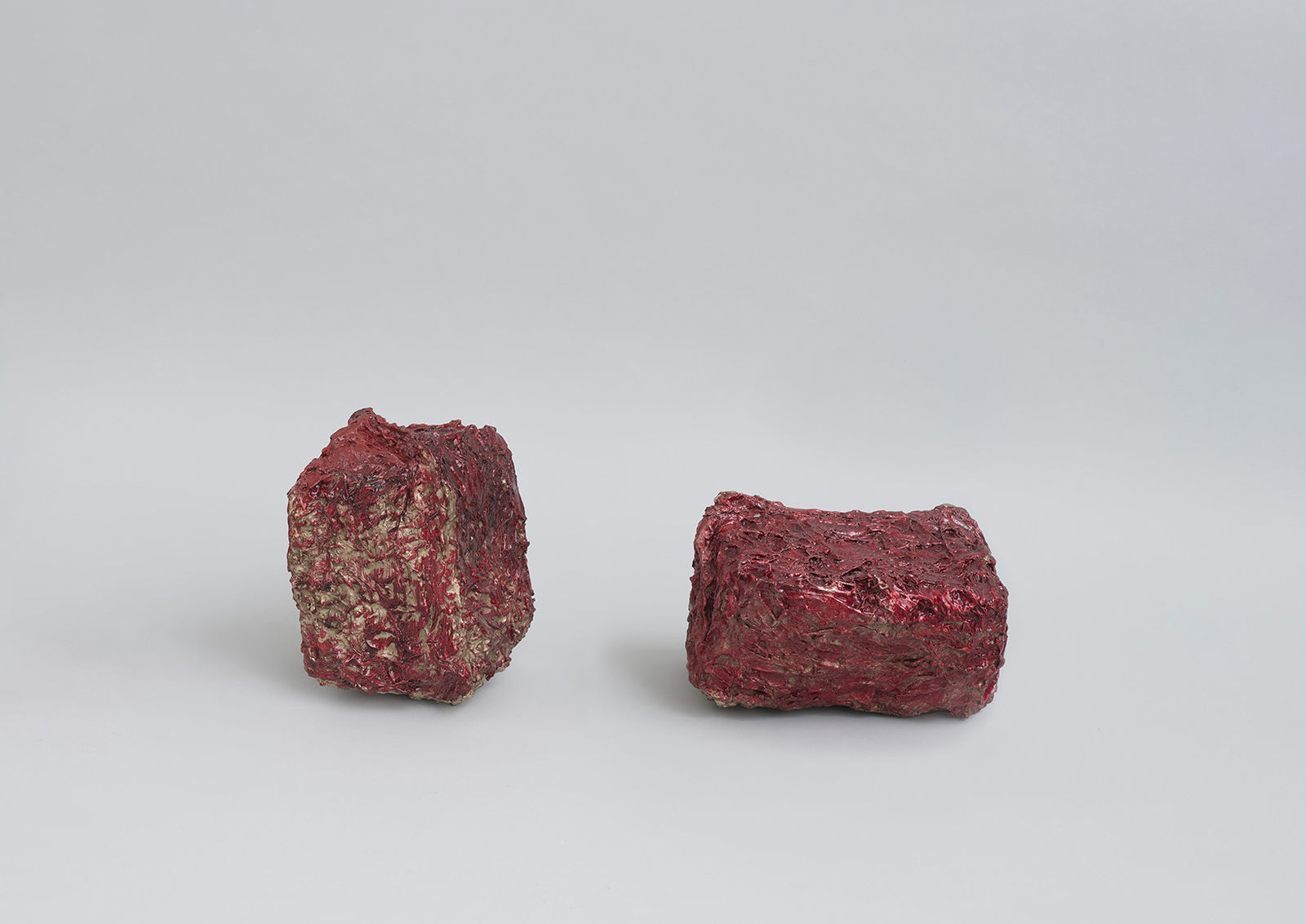 Lucy Skaer, Haystacks Made of Garnet, Garnets Made of Hay, 2021