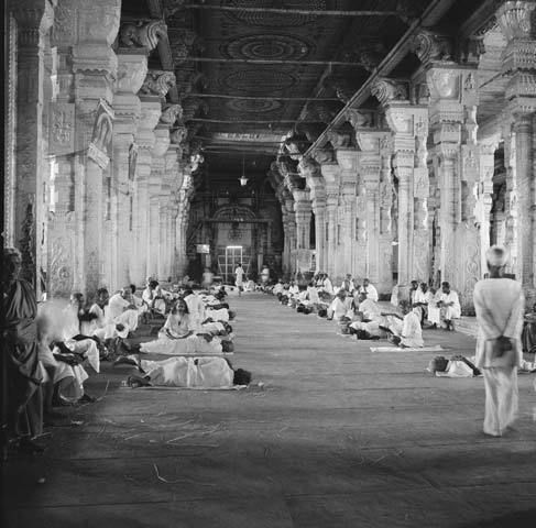 Derry Moore, Pilgrims in Minakshi Temple, Madurai