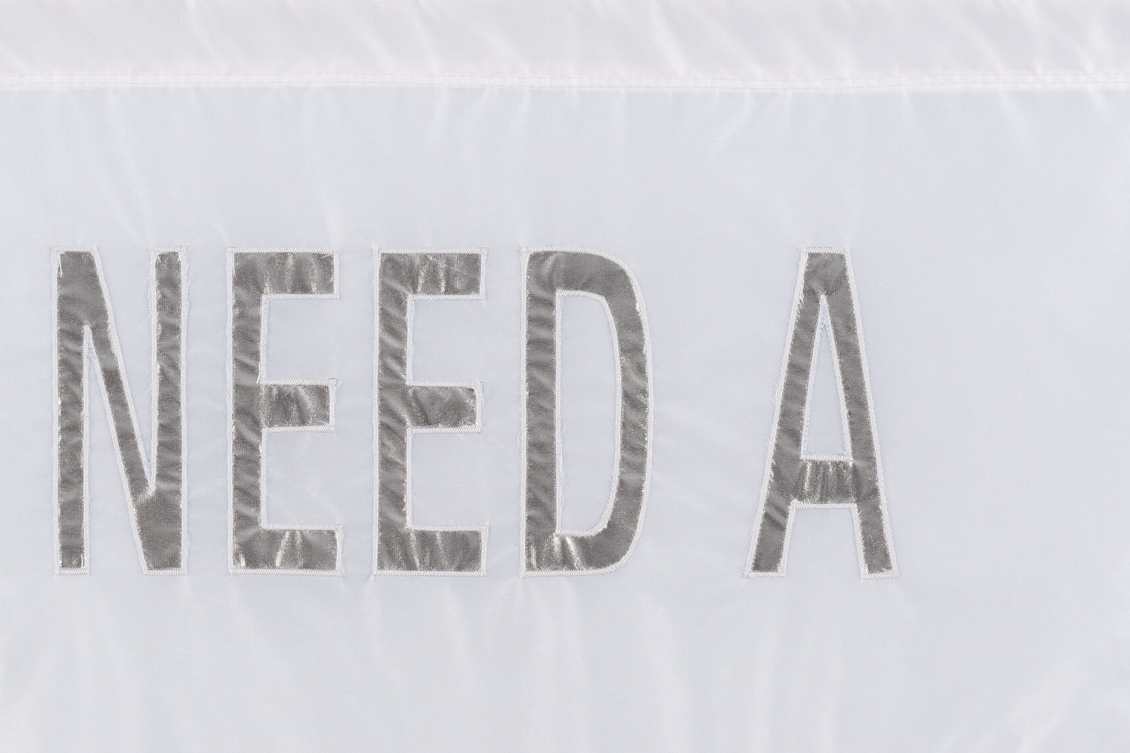 Andrea Geyer, Manifest / Banner (E1EN_Free), 2024