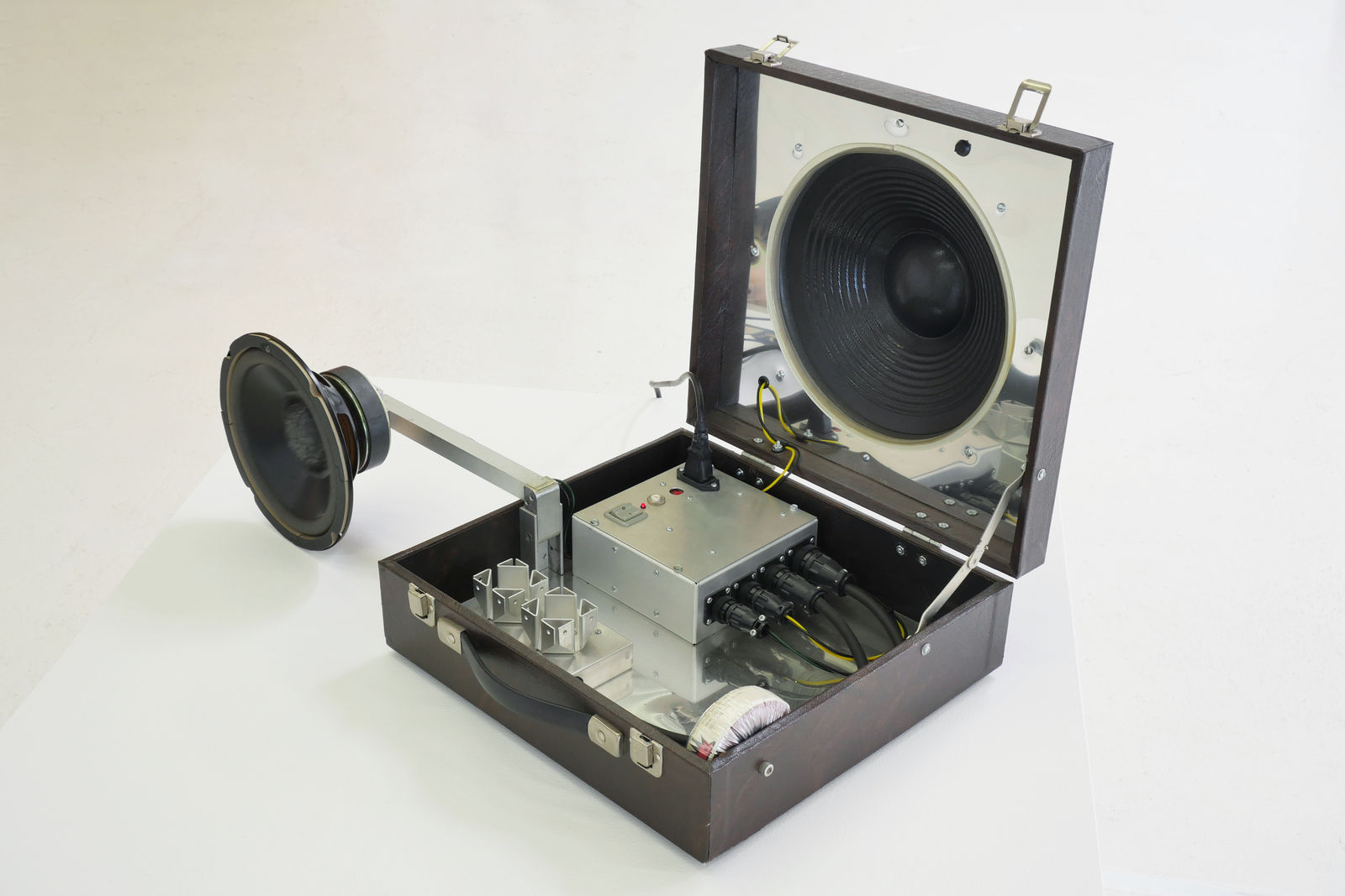 Alan Rath, Transportable Device, 1994