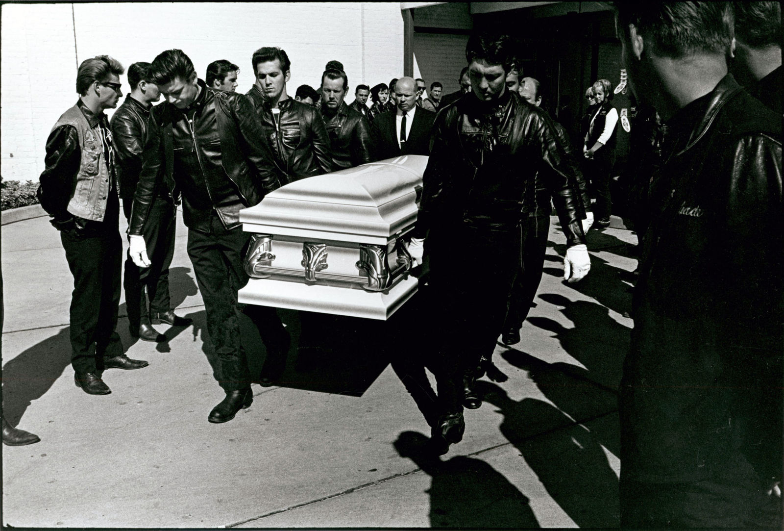 Danny Lyon, Renegade’s funeral, Detroit, 1967