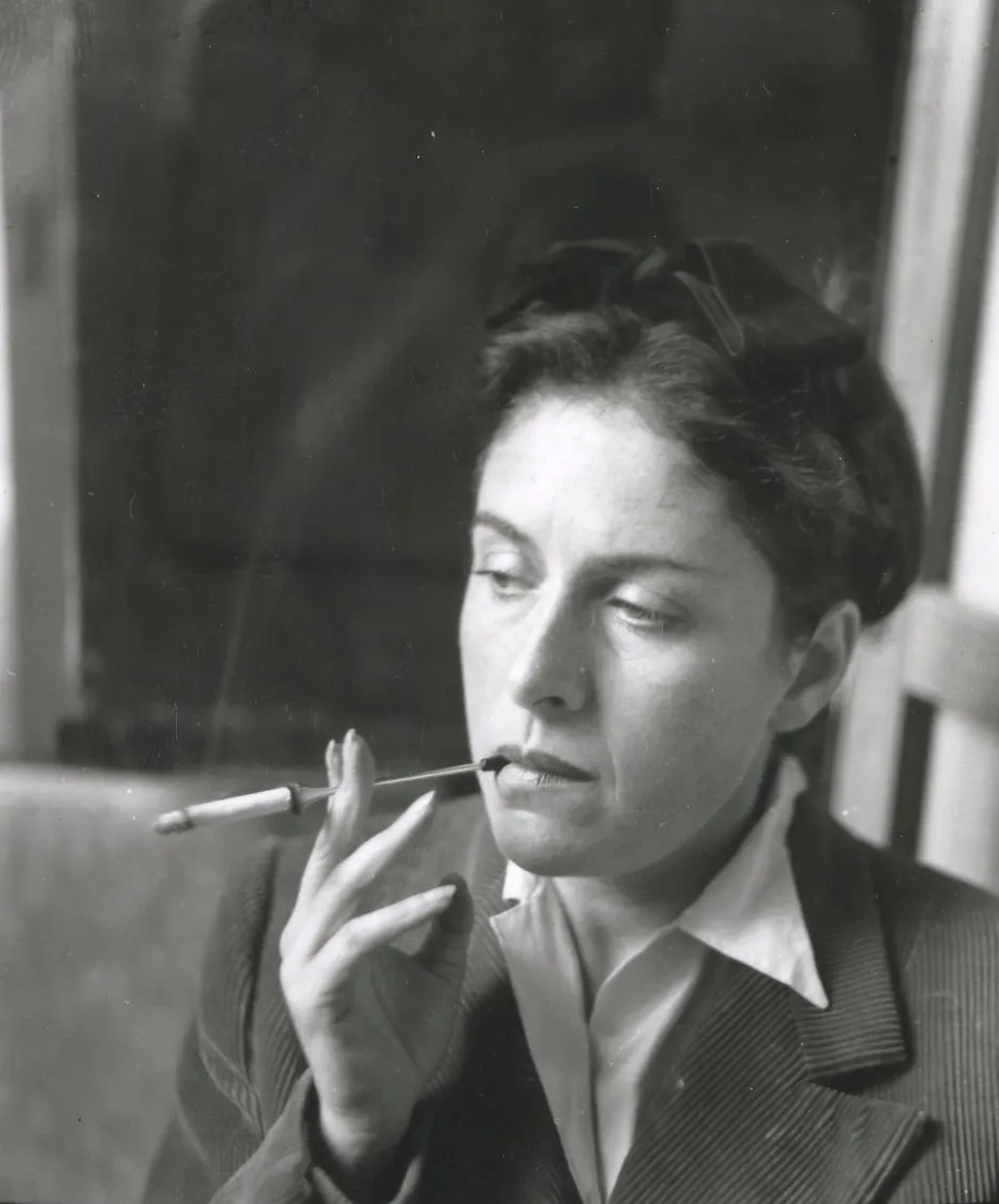 Izis, Portrait de Dora Maar au fumé-cigarette, 1946