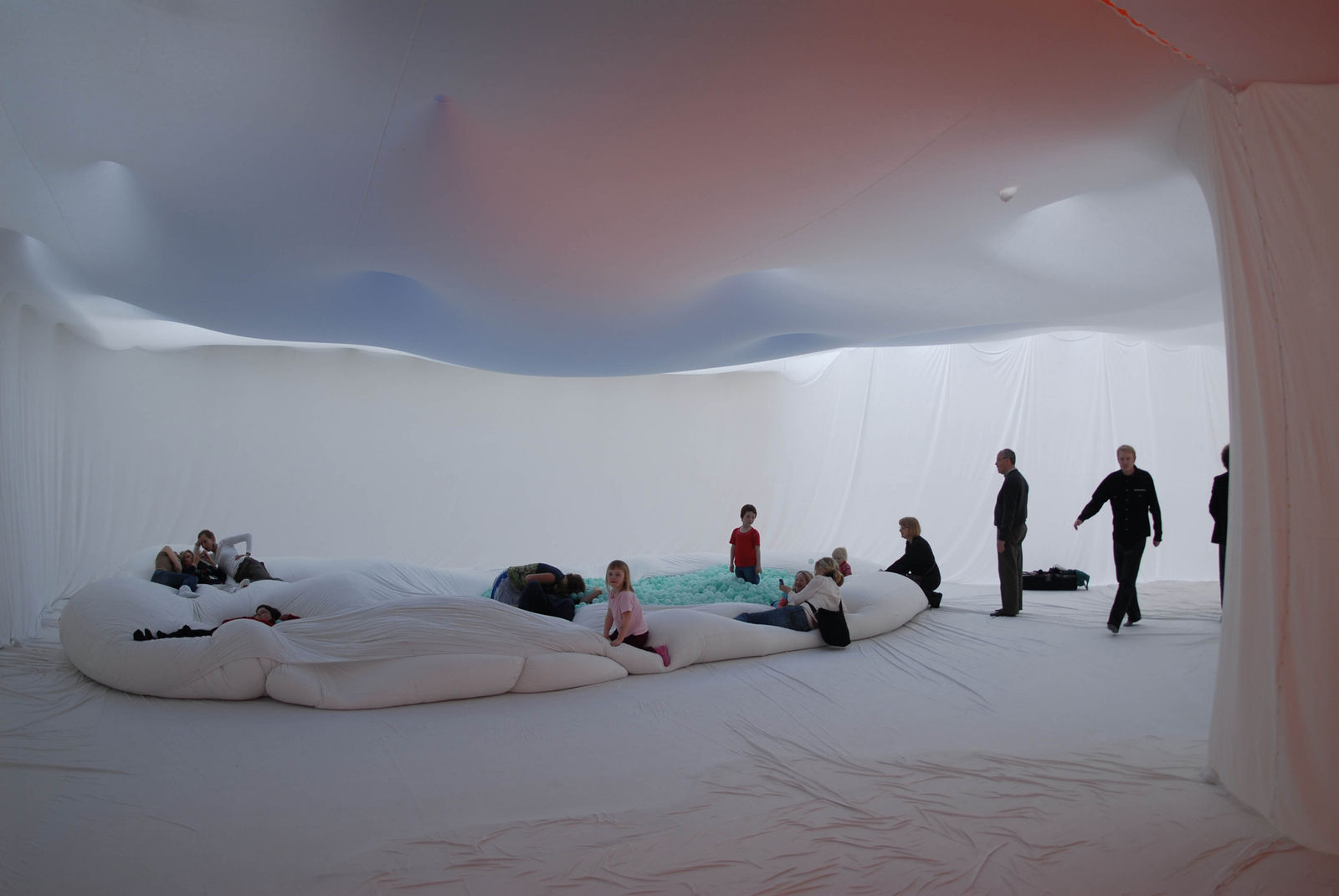 Ernesto Neto, The Creature, 2006