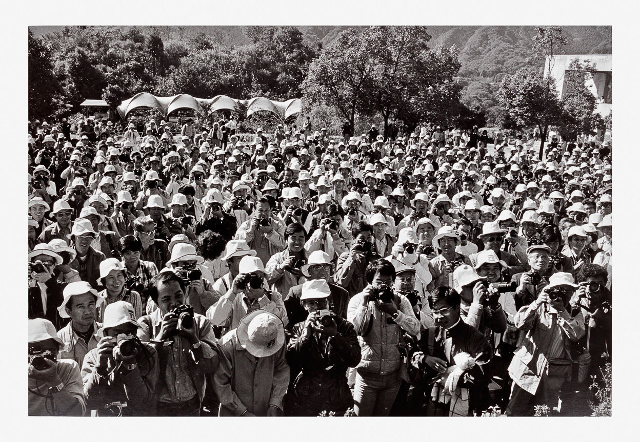 Hiromi Tsuchida, Inagi Chuo Park, Inagi (Counting Grains of Sand), 1981