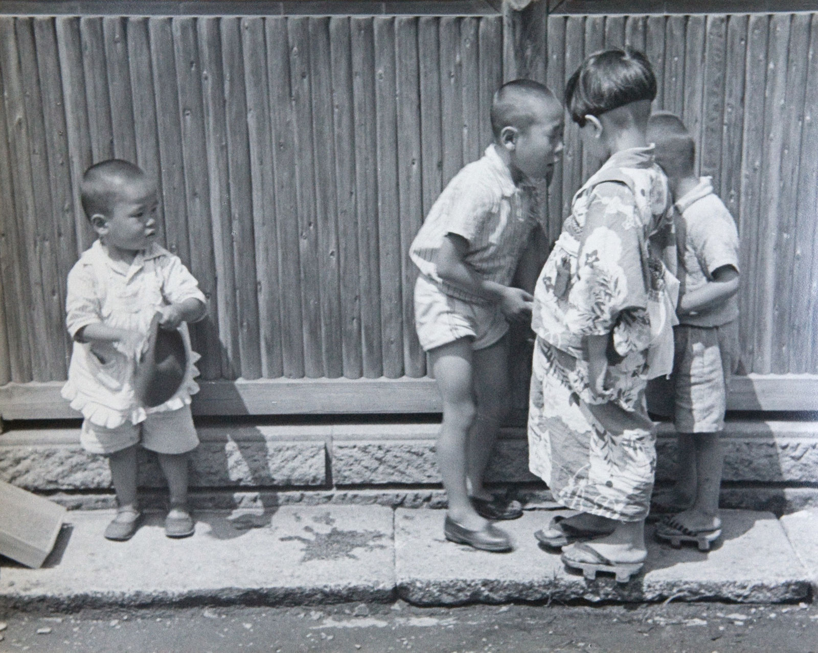 Vernacular Photography, Anonymous - Kinder in Tokyo, 1935