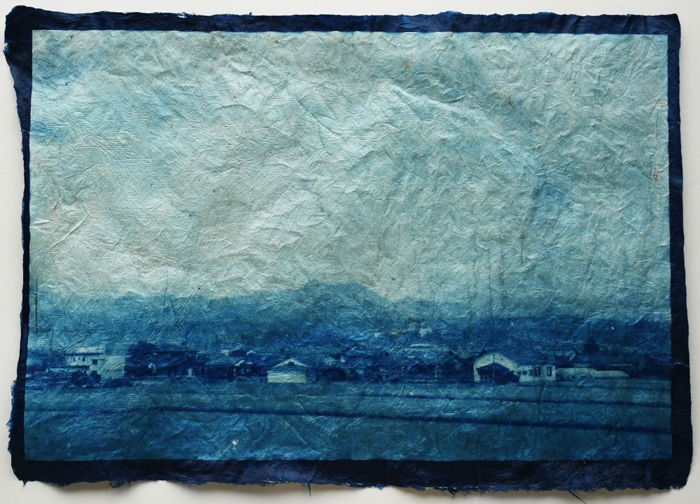 Mika Horie, The mountains, houses, and rice plants rise above the plains, 2021