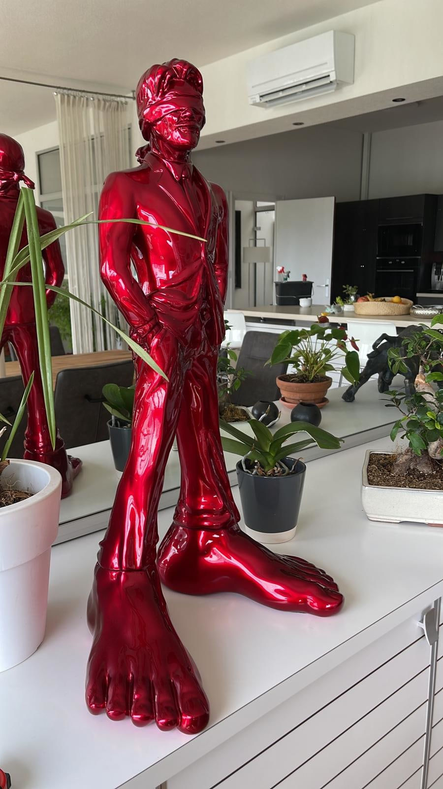 Businessman 85 Resin Red