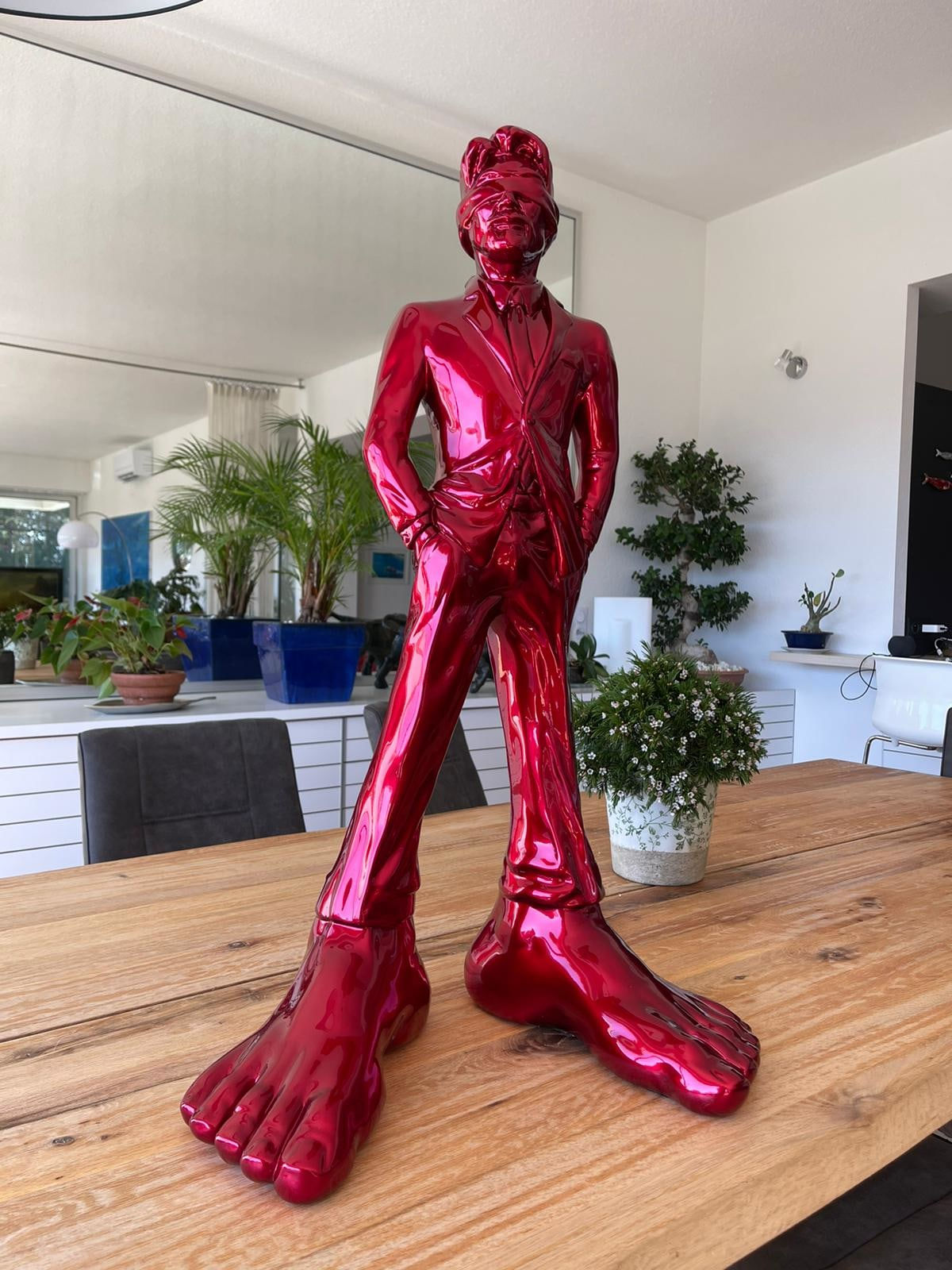 Businessman 85 Resin Red